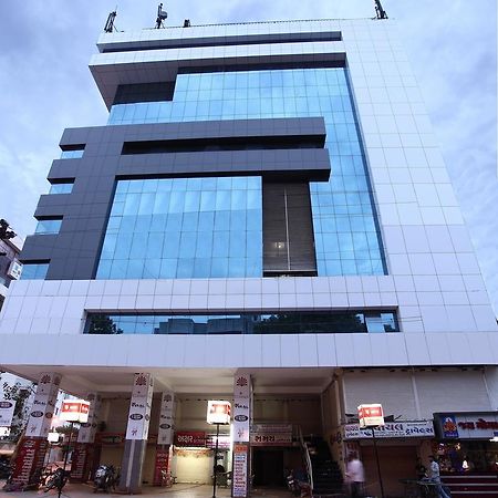 Hotel Classique Rajkot Bagian luar foto