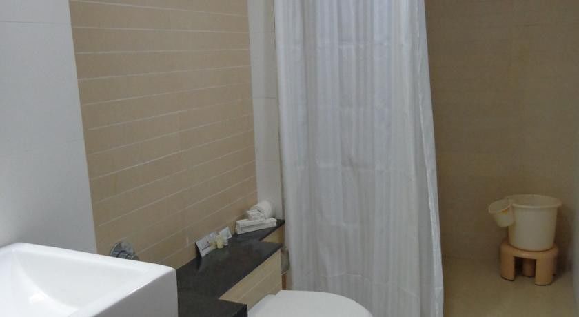 Hotel Classique Rajkot Bagian luar foto